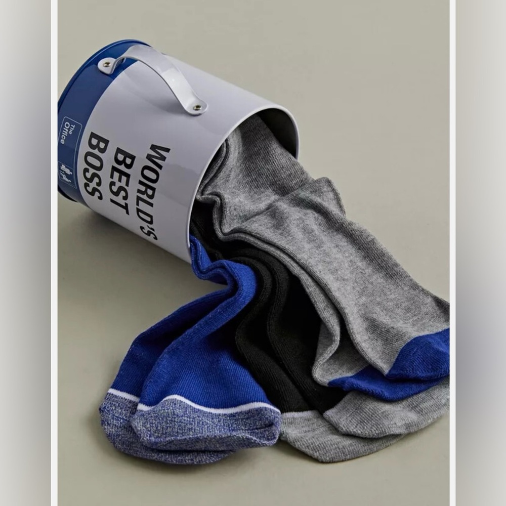 URBAN OUTFITTERS Socks NBC THE OFFICE Set WORLDS BEST BOSS Tin Mug 3 PR Crew NWT